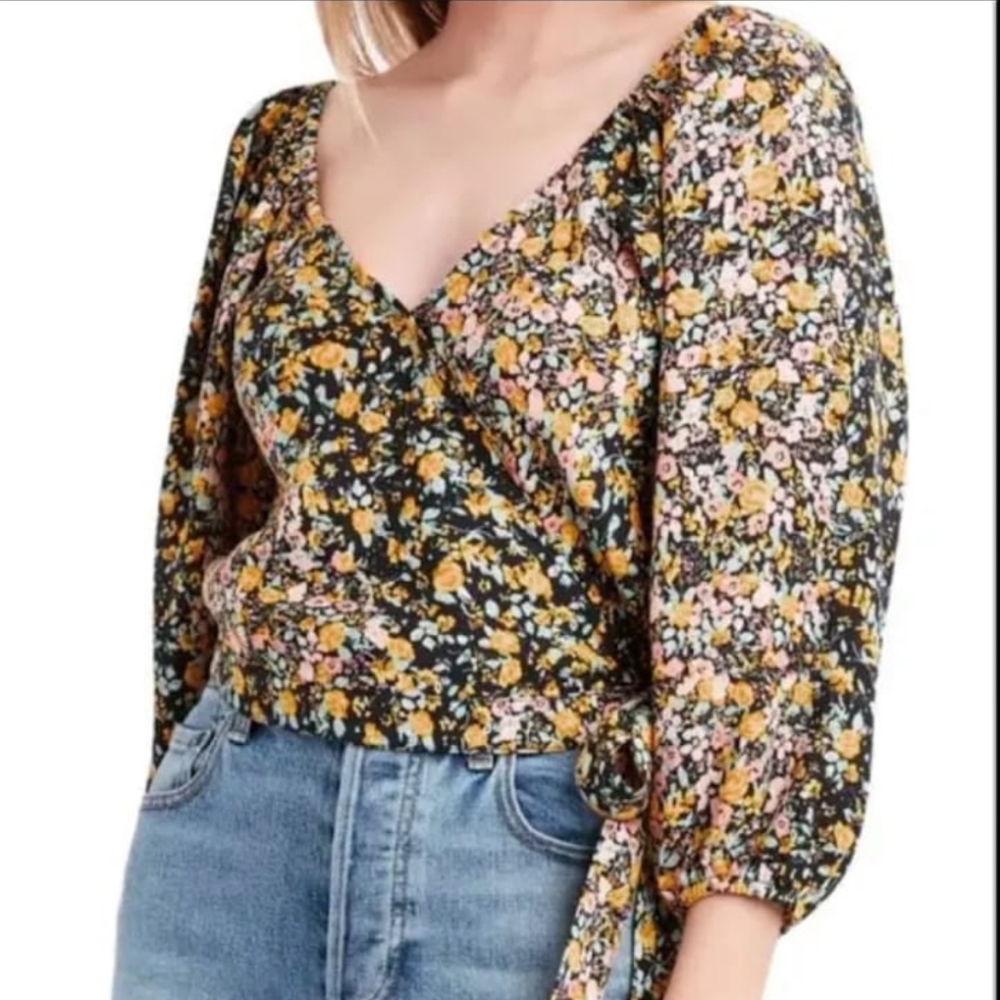 Bcbgeneration Large color Gardenbright floral yellow Blouse,Tie at waist.